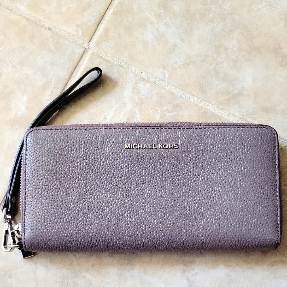Michael Kors Cellphone Wristlet Wallet